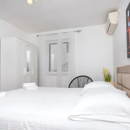 Rebeka Apartment *