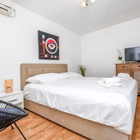 Rebeka Apartment Primosten